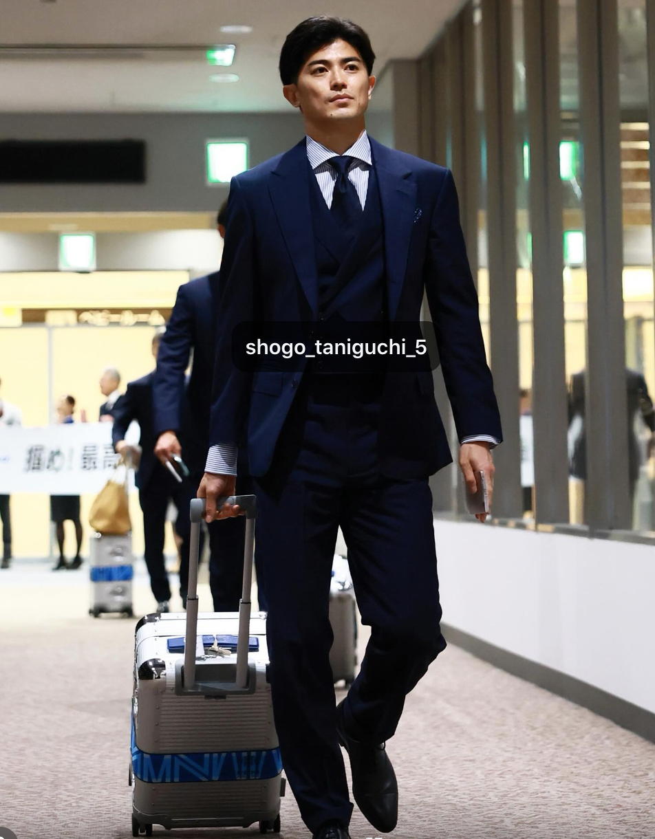 Thua World Cup nhưng thắng tuyệt đối về phong cách: Dàn cầu thủ Nhật đóng suit 150 triệu về nước khiến MXH ầm ĩ