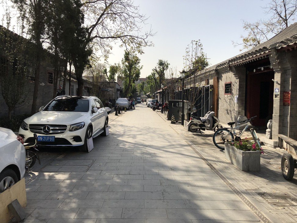 Lối đi bên ngoài khu nhà