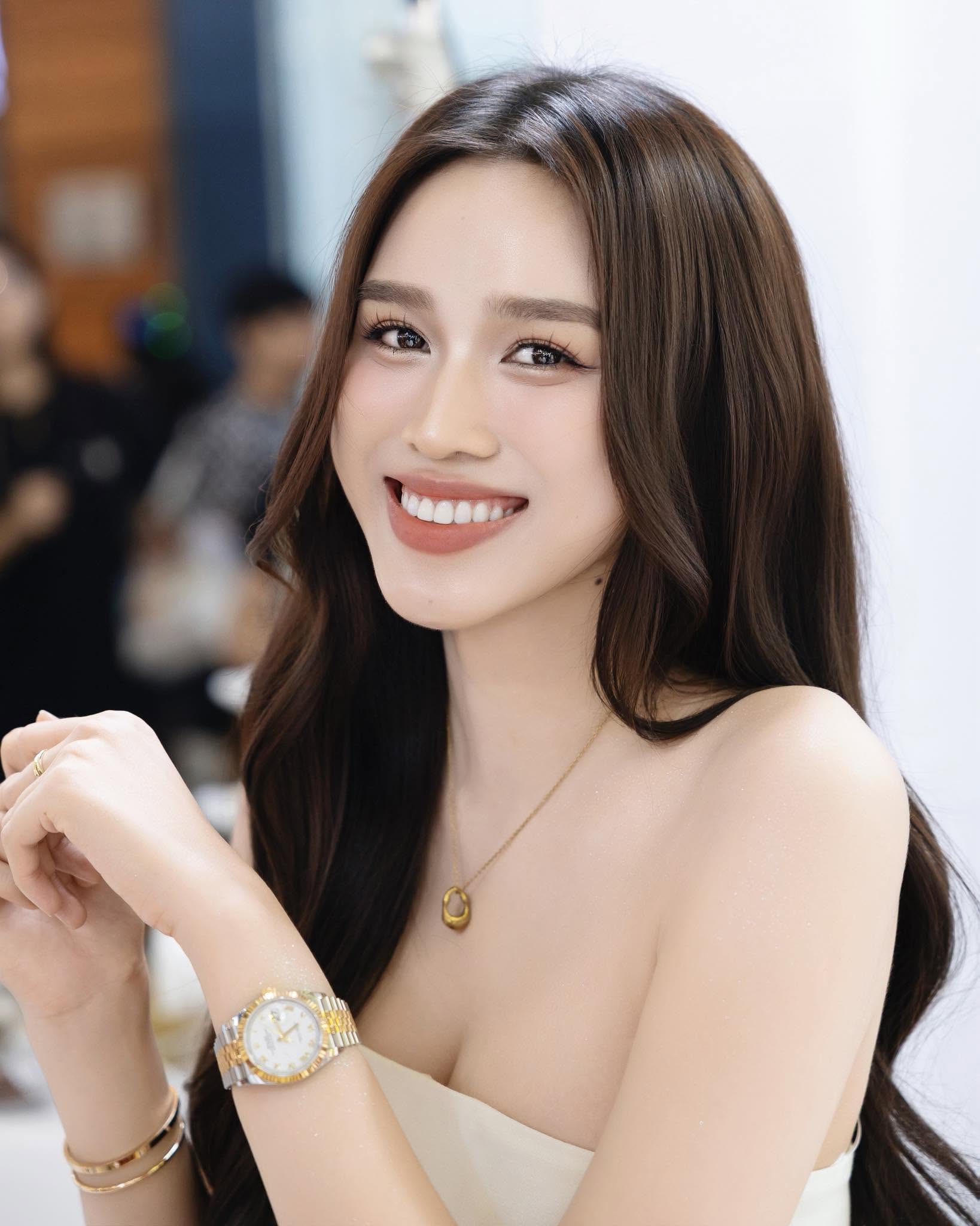   Kể từ khi chính thức về chung một nhà với Viết Vương, Đỗ Hà gần như không còn xuất hiện dày đặc tại các sự kiện giải trí như trước. Ảnh: FBNV  