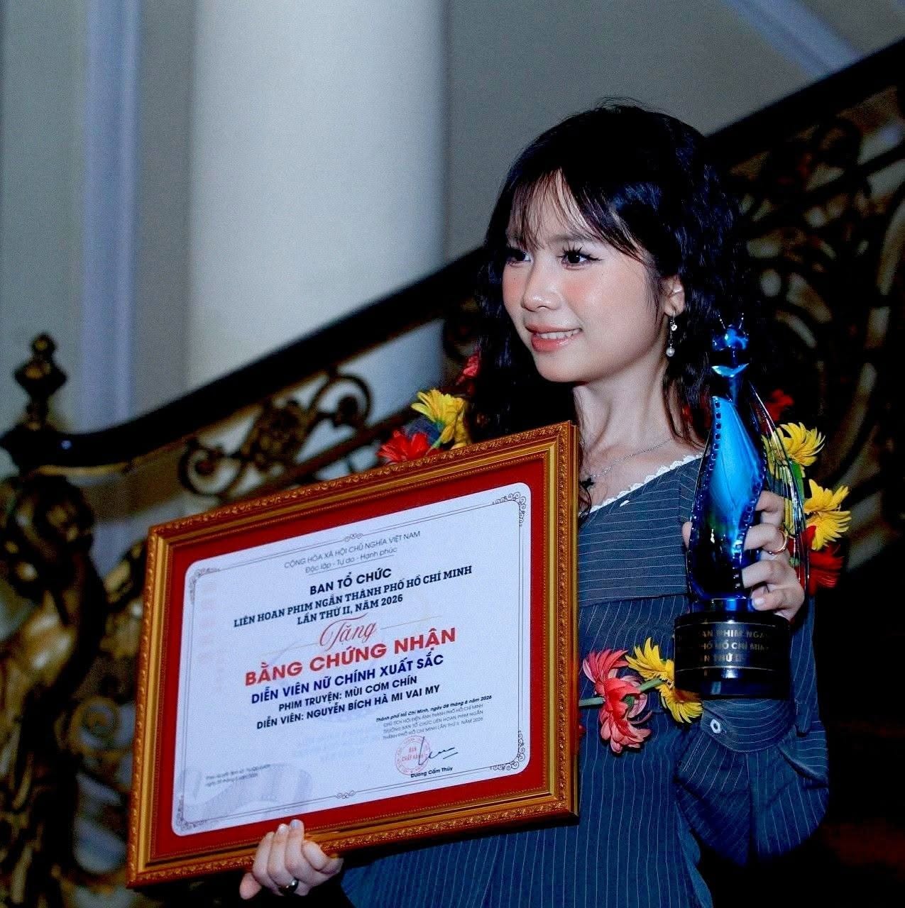 Màn dậy thì gây choáng nhất Vbiz đây rồi: Nhan sắc nâng tầm 100 lần, đẹp đến mức khán giả nhận không ra