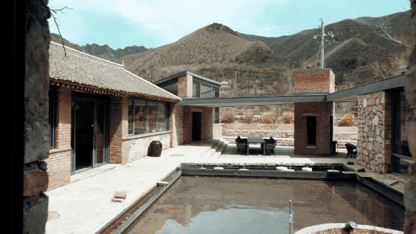 Người đàn ông xây nhà dưới chân Vạn Lý Trường Thành, biến cả ngôi làng thành