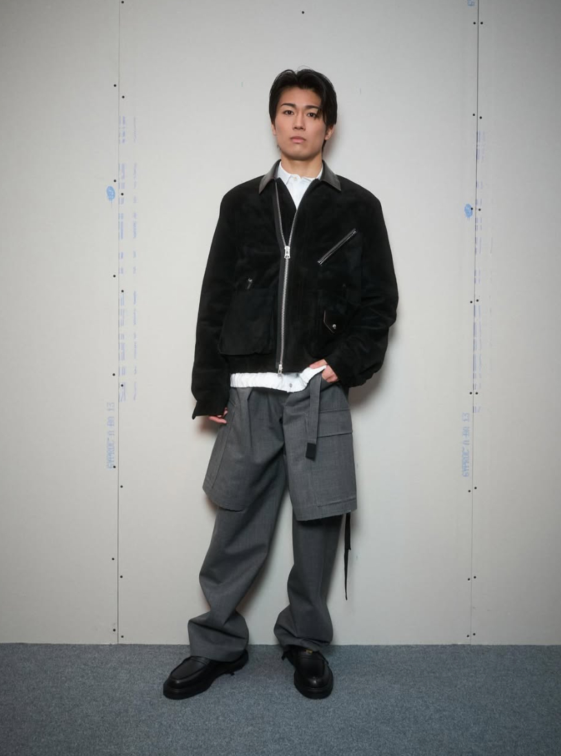 Màn phối đồ đậm chất streetwear tinh giản của tiền đạo sinh năm 2000 tại show Sacai Thu/Đông 2026 trong khuôn khổ Paris Fashion Week.
