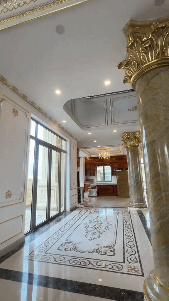 Bên trong lâu đài 200 tỷ của đại gia miền Tây