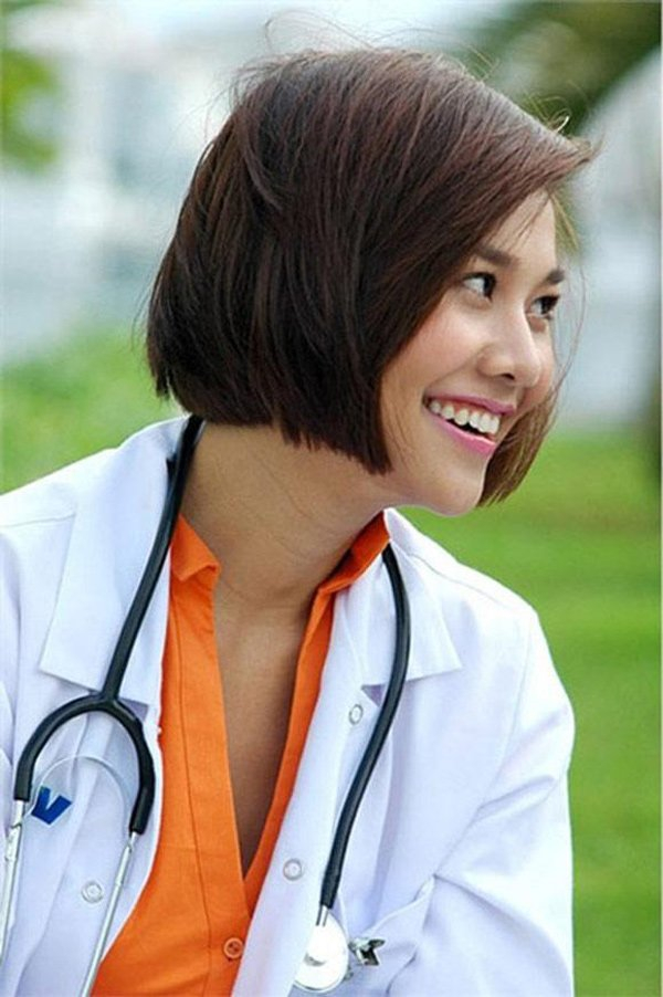Siêu mẫu Thanh Hằng xuống tóc sau cơn lốc