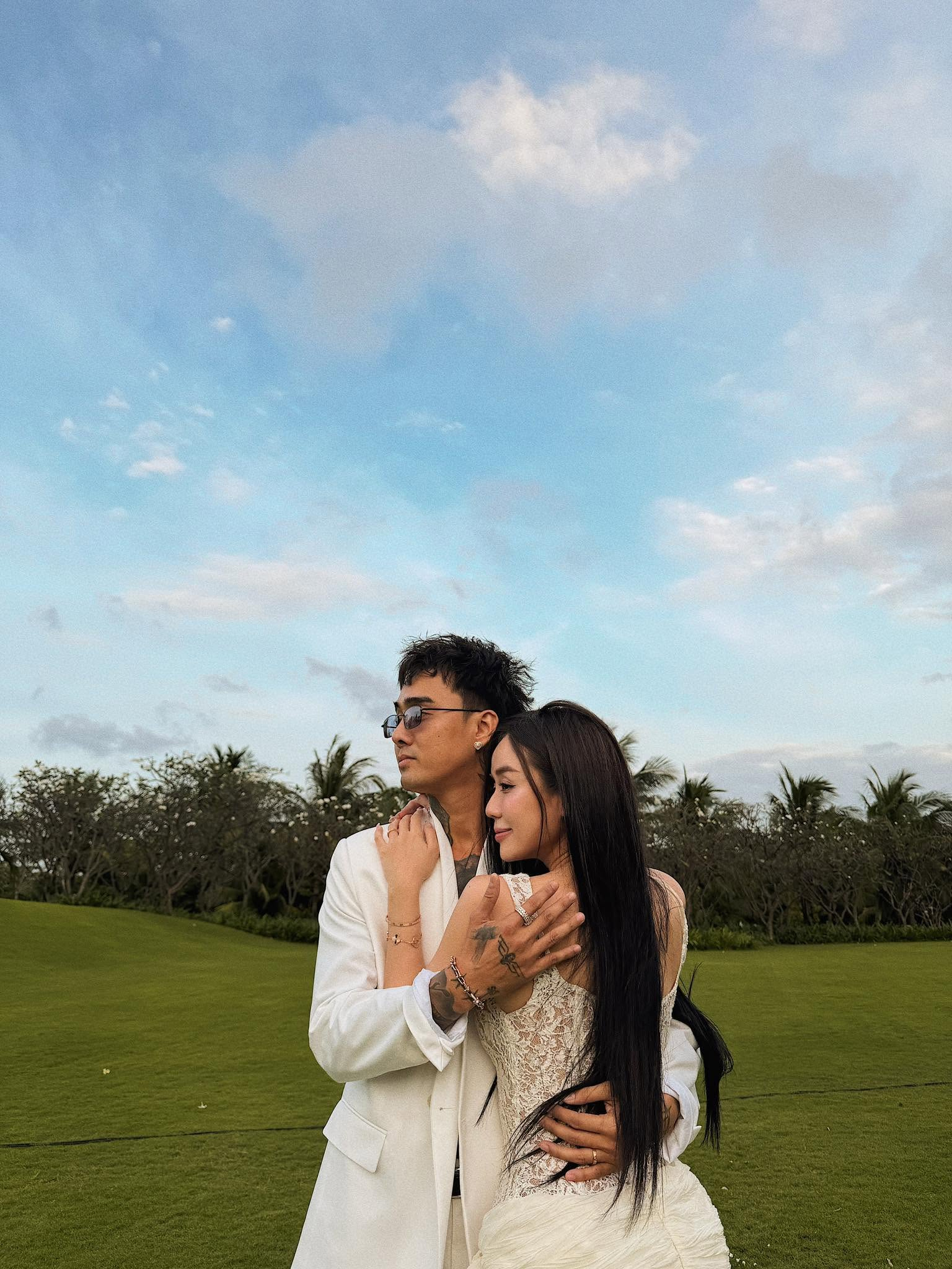 Mẹ đơn thân tái hôn với rapper thị phi: Diện mạo chồng sau 1 năm kết hôn gây xôn xao