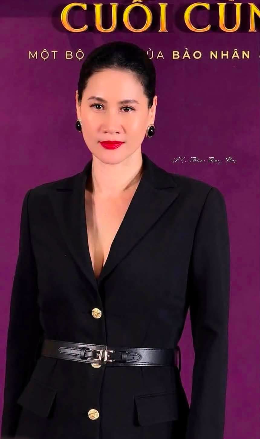 Trước khi bén duyên với diễn xuất, cô là một người mẫu nổi tiếng của làng thời trang Việt vào cuối thập niên 1990. Ảnh: FBNV