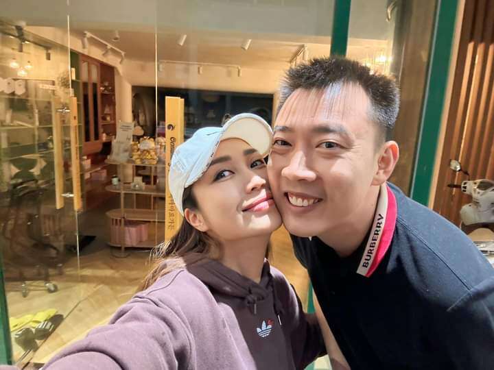 Cô từng lên tiếng phủ nhận nghi vấn hôn nhân trục trặc khi hai vợ chồng không sống chung ở Úc. Ảnh: FBNV