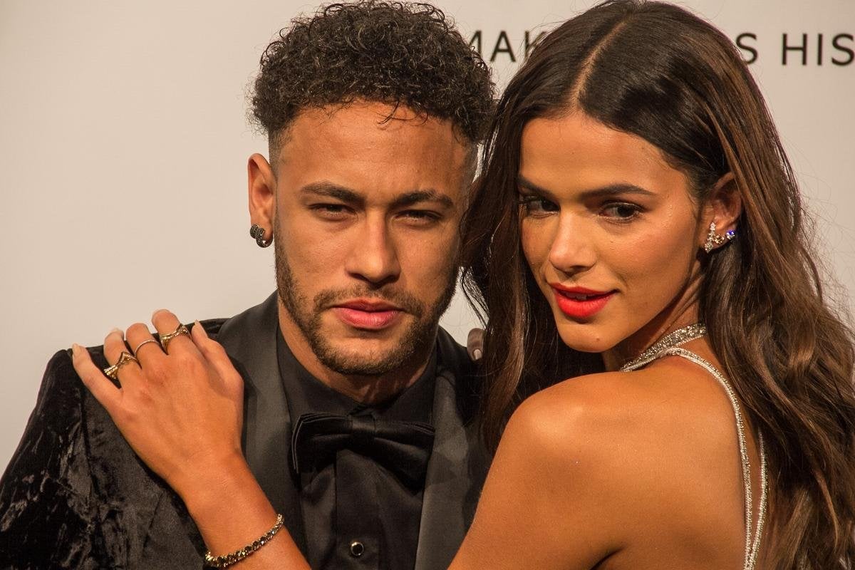 Bạn gái của Neymar là ai?
