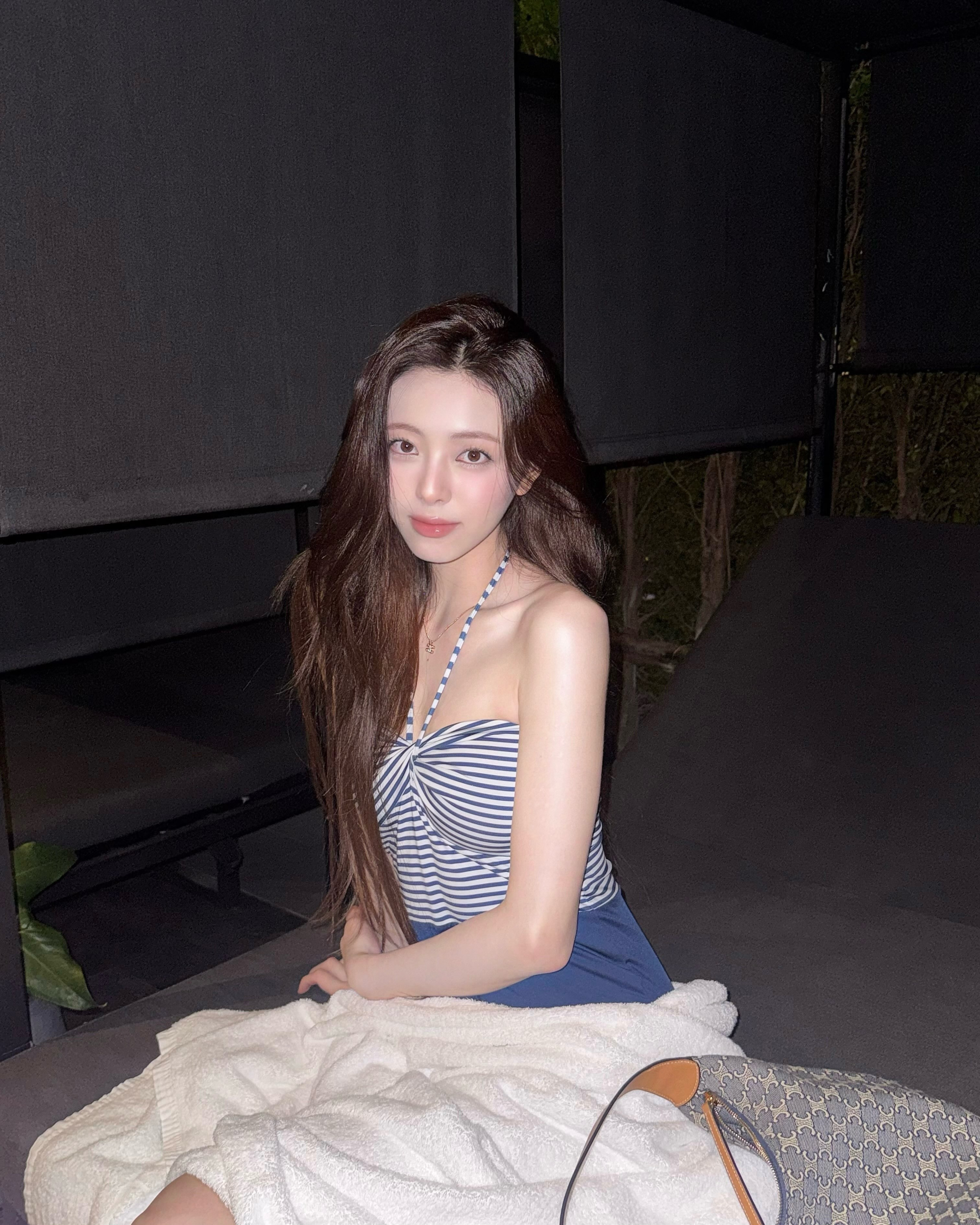 Mỹ nữ có vòng hông