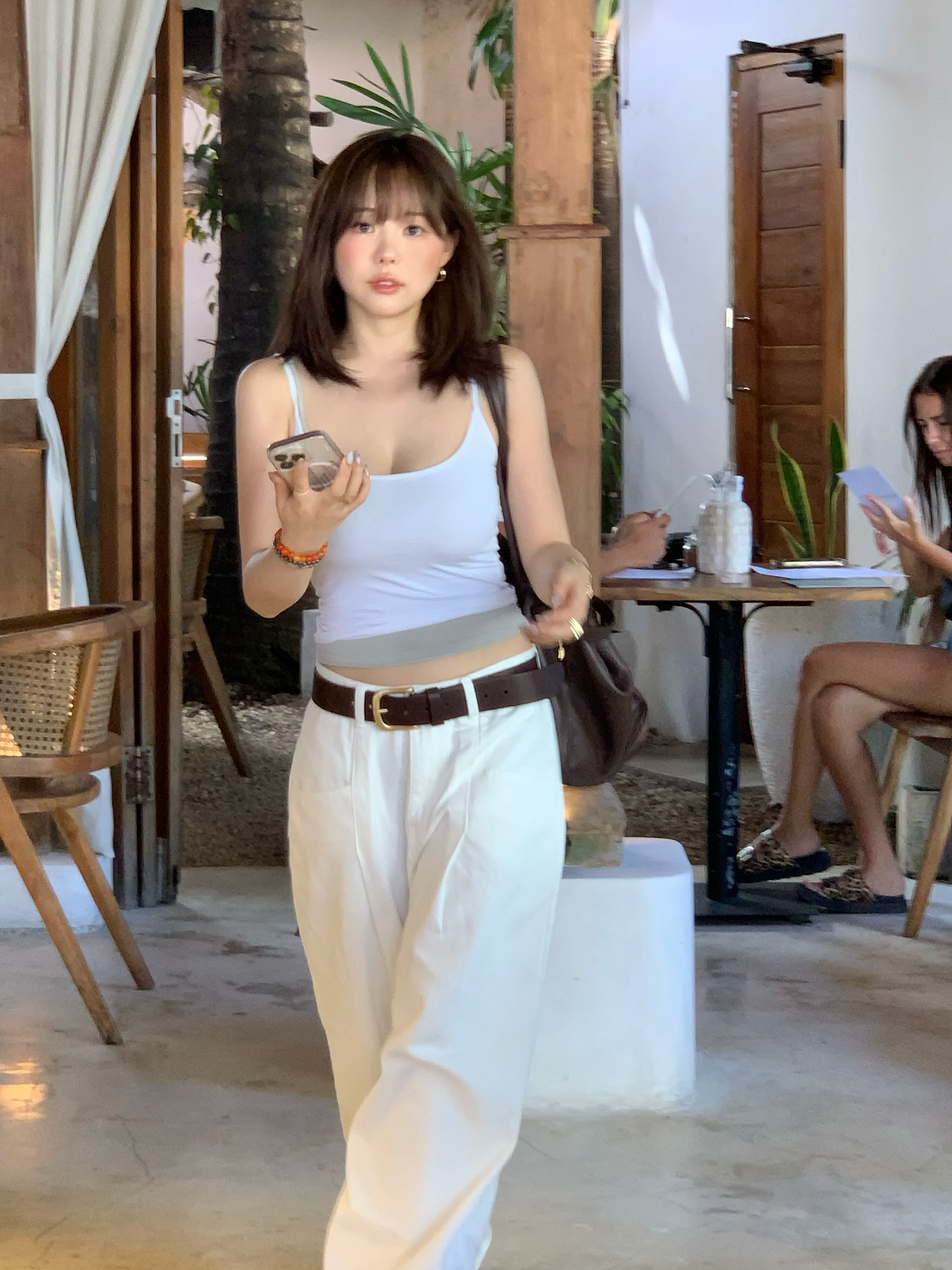 Hot mom cao 1m48 mặt trẻ như học sinh, kiếm 3 tỷ trong 10 phút, là ai?