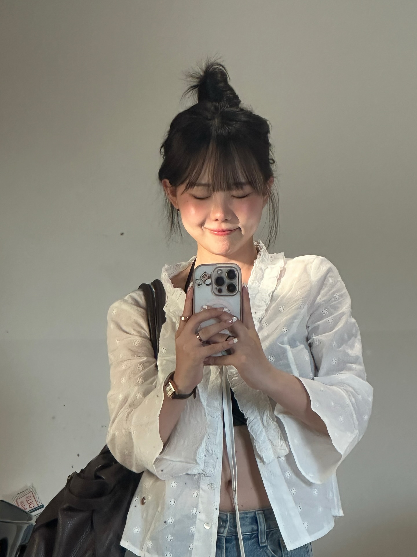 Hot mom cao 1m48 mặt trẻ như học sinh, kiếm 3 tỷ trong 10 phút, là ai?