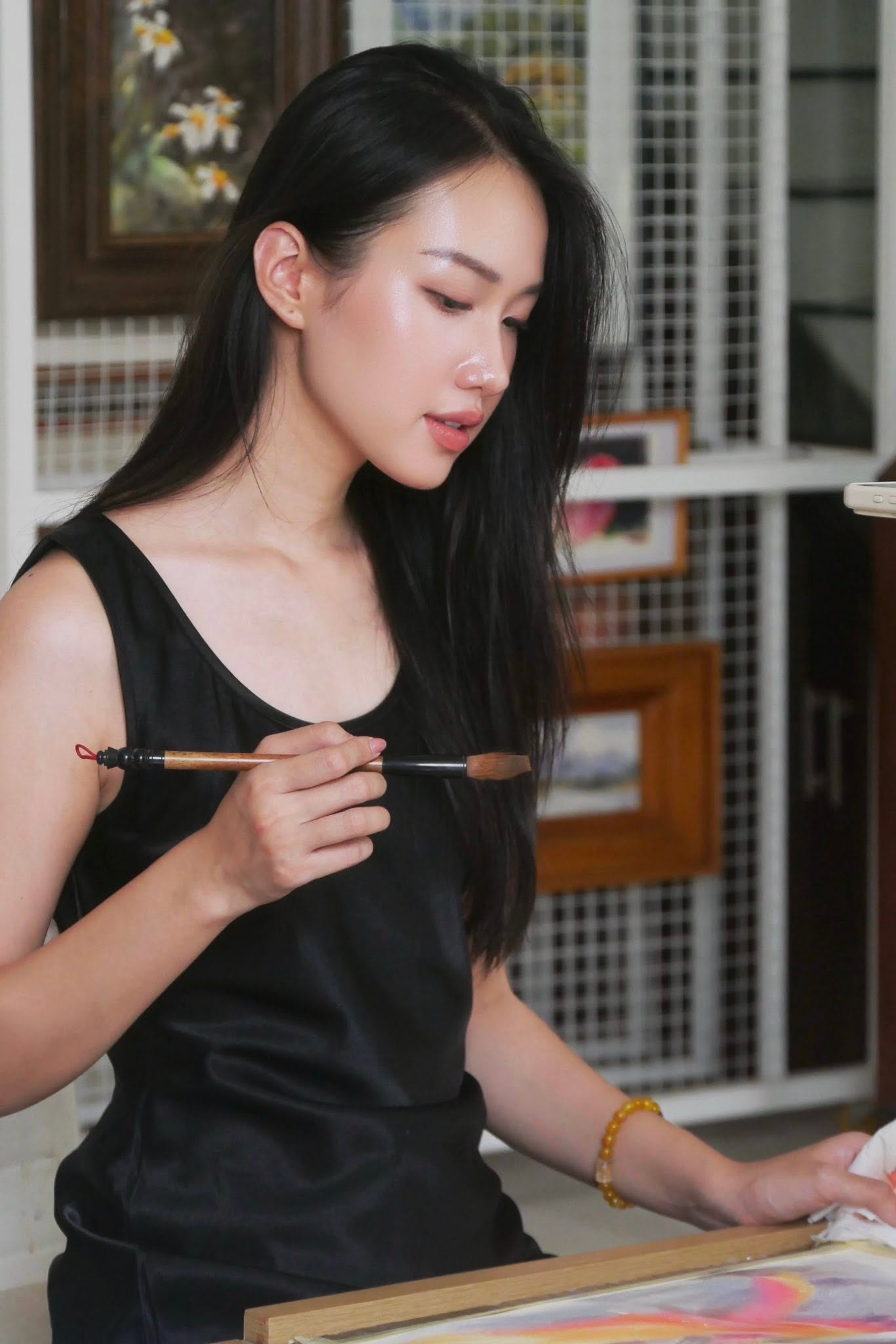 Cô hiện là họa sĩ.