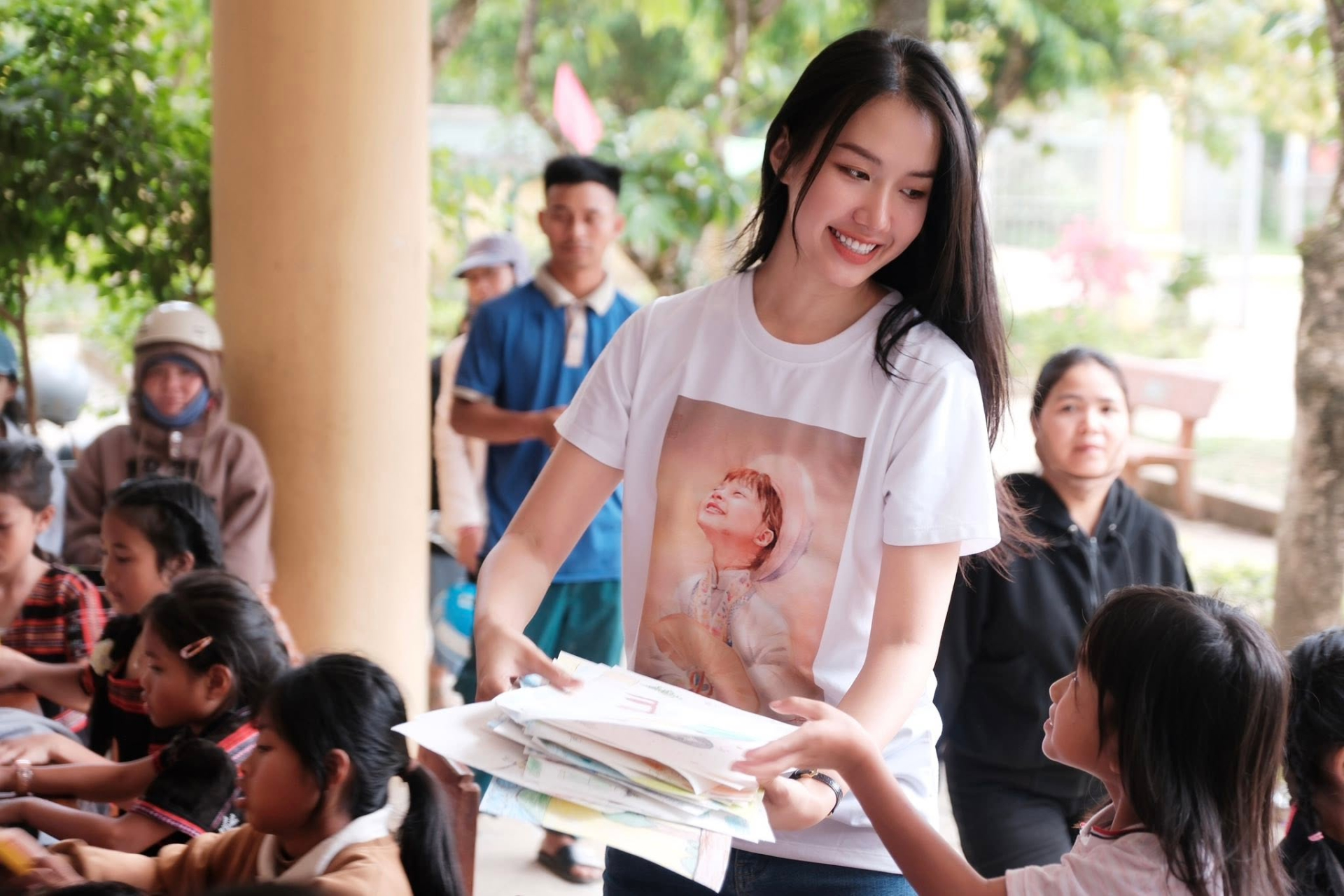 Profile khủng của cô gái được “lão phật gia” Sơn Kim công khai giới thiệu cùng thiếu gia Hoàng Việt