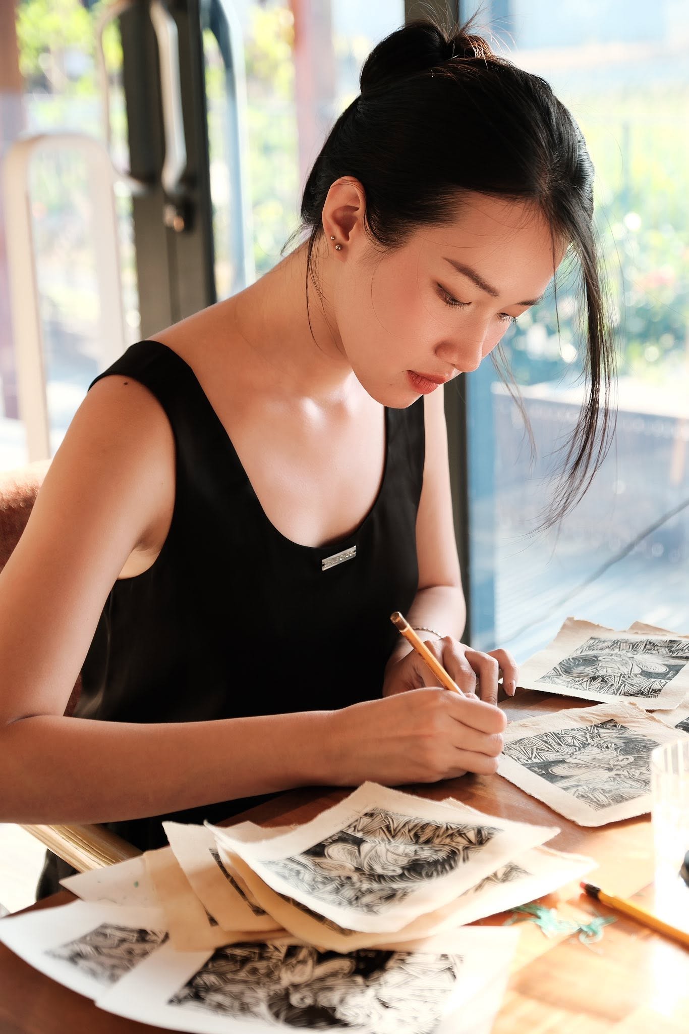 Profile khủng của cô gái được “lão phật gia” Sơn Kim công khai giới thiệu cùng thiếu gia Hoàng Việt