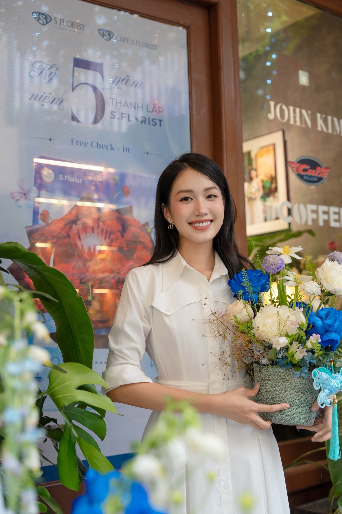 Profile khủng của cô gái được “lão phật gia” Sơn Kim công khai giới thiệu cùng thiếu gia Hoàng Việt