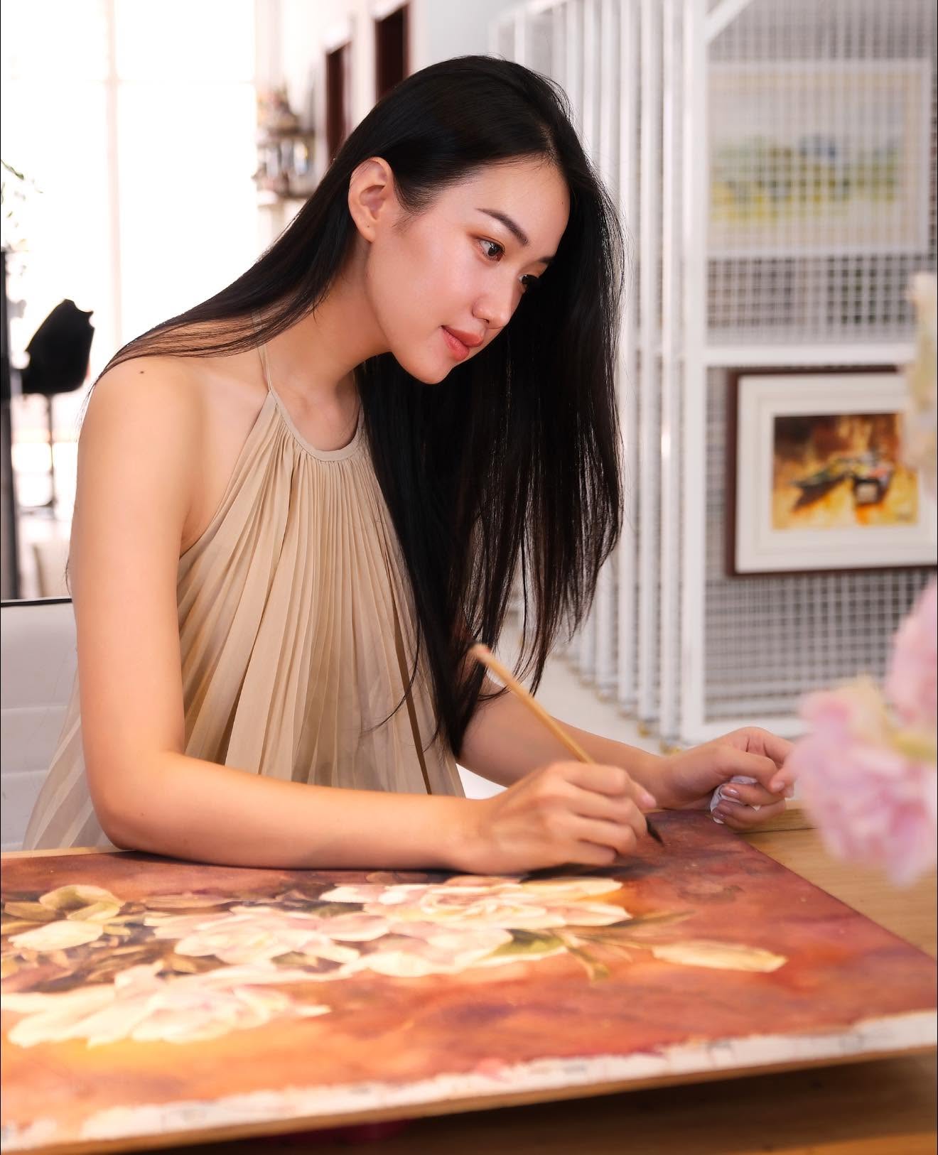 Profile khủng của cô gái được “lão phật gia” Sơn Kim công khai giới thiệu cùng thiếu gia Hoàng Việt