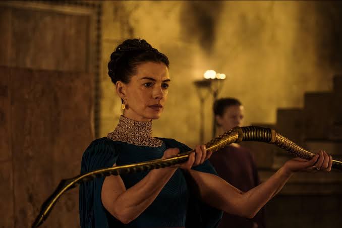 Anne Hathaway đảm nhận vai Hoàng hậu Penelope của vương quốc Ithaca