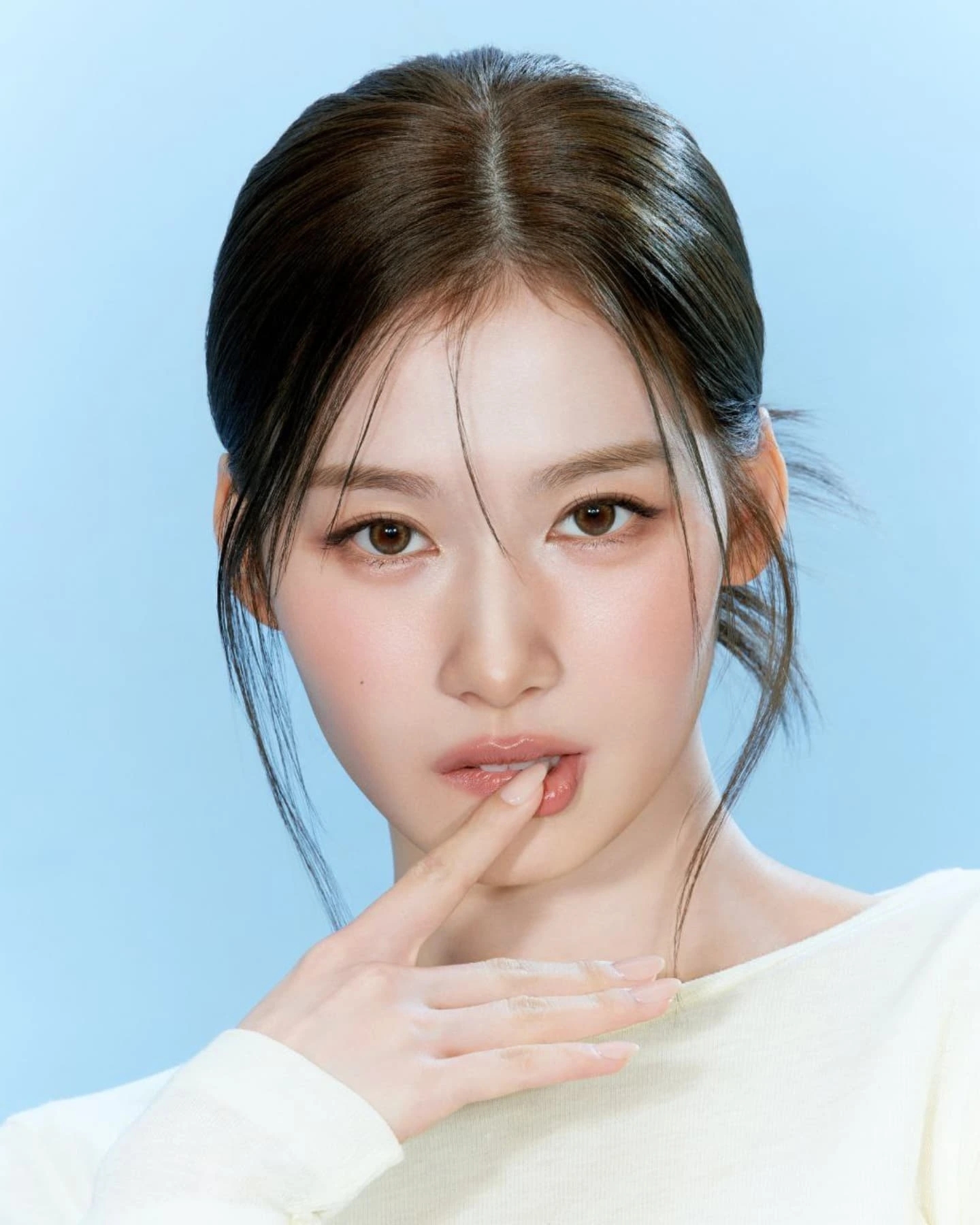 Mỹ nhân quyết định đi đóng phim làm cả showbiz rung chuyển: Visual top 3 thế giới, soi mỏi mắt không thấy khuyết điểm