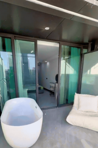 Nể pháp sư Trung Hoa: 1 toà nhà 3 vạn người sinh sống