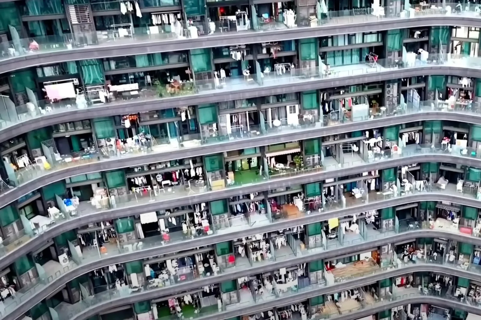Nể pháp sư Trung Hoa: 1 toà nhà 3 vạn người sinh sống