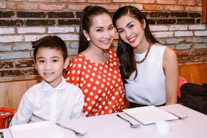 Trước khi Kim Hiền sang Mỹ, Hà Tăng còn gặp mặt để tiễn biệt người bạn thân thiết. Ảnh: Tổng hợp