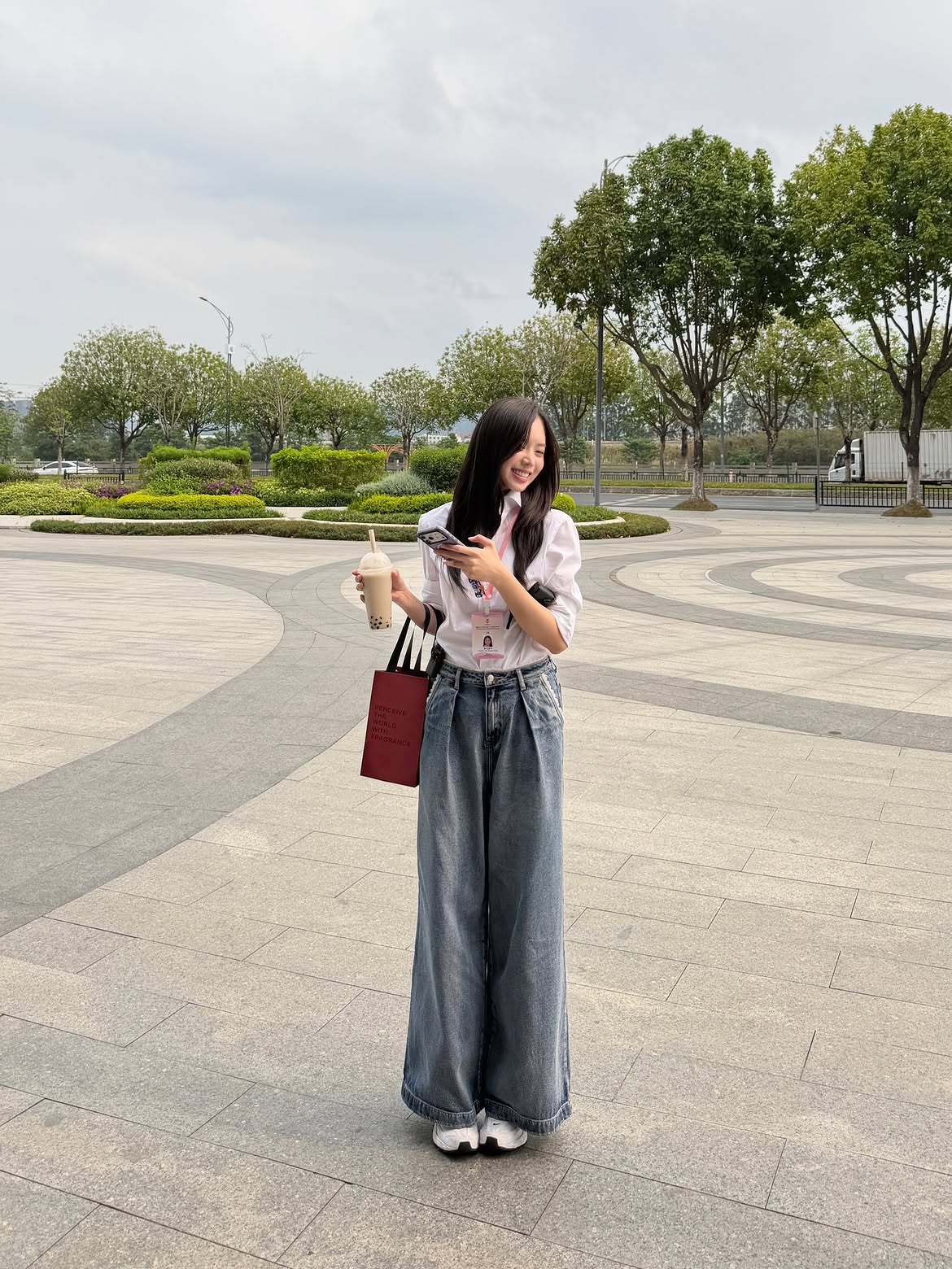 Mỹ nữ rơi lệ khiến 3 triệu người muốn che chở: Nhan sắc ngọt ngào trong trẻo, gu thời trang được khen không ngớt