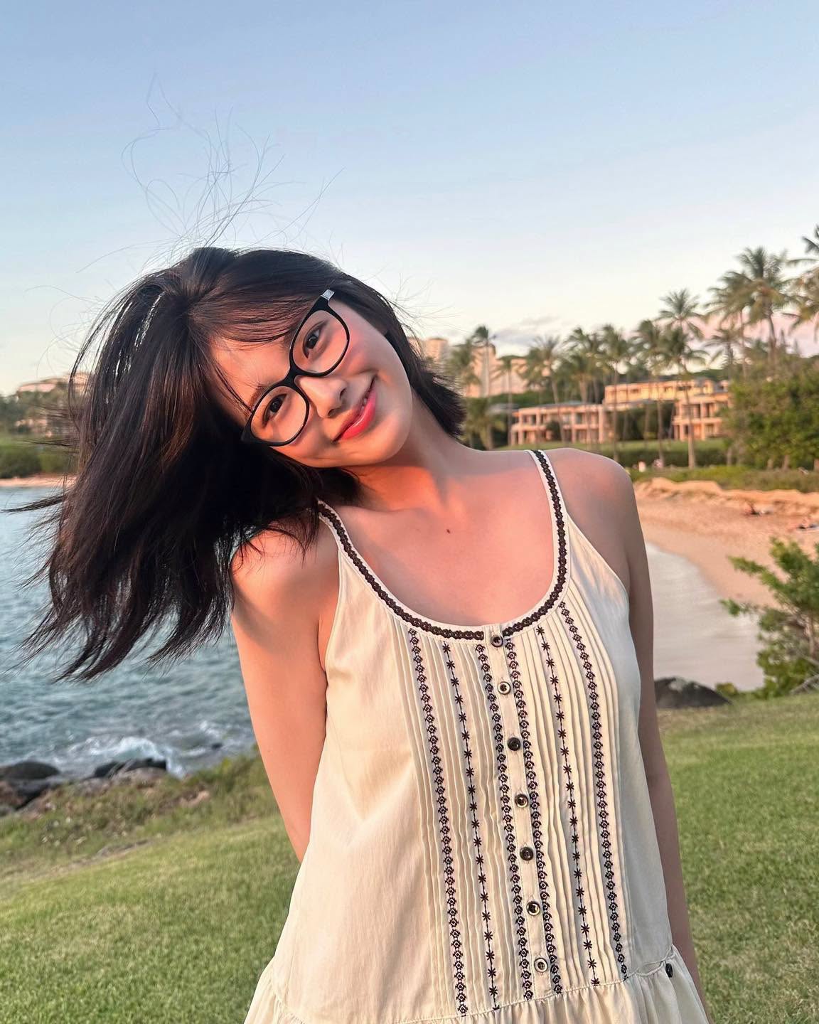 Mỹ nữ cứ nghiêng đầu là