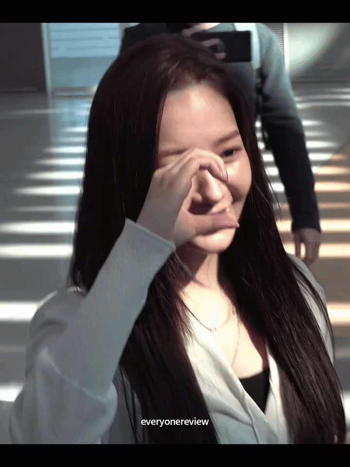 Park Min Young đã làm gì với gương mặt của mình vậy?