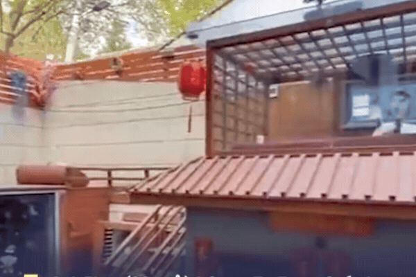Ngôi nhà của chó được xây to lớn, rộng rãi