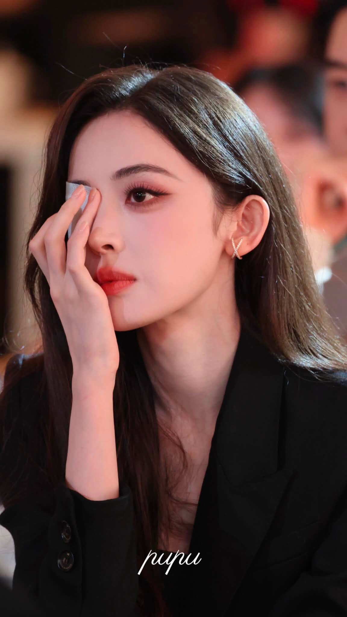 Điêu đứng trước