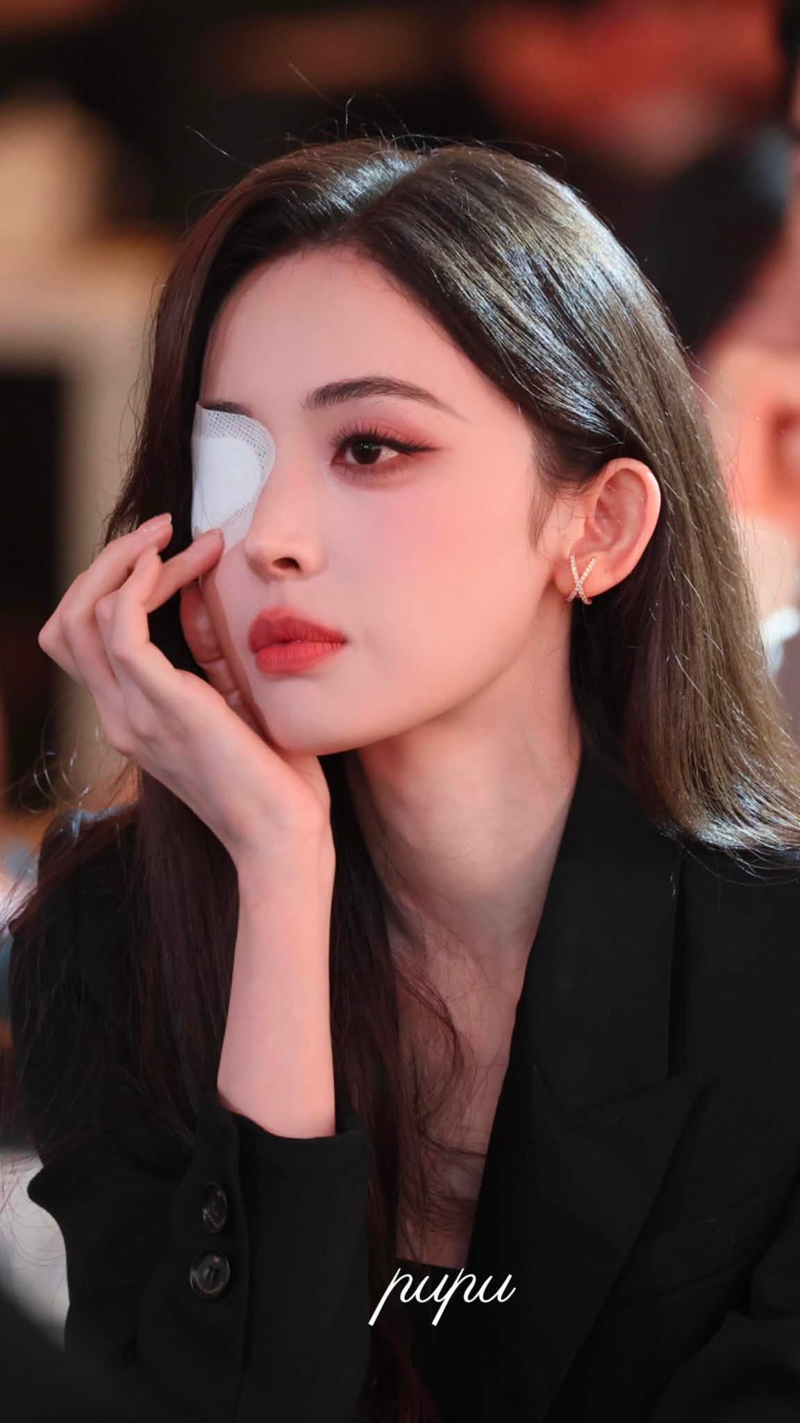Điêu đứng trước