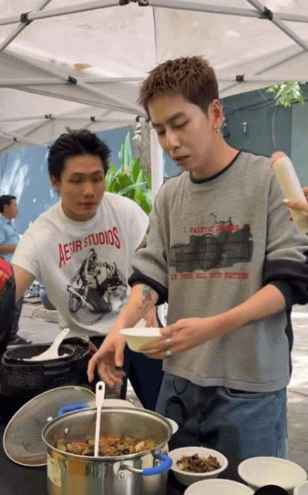 OSAD mang thịt kho tặng fan