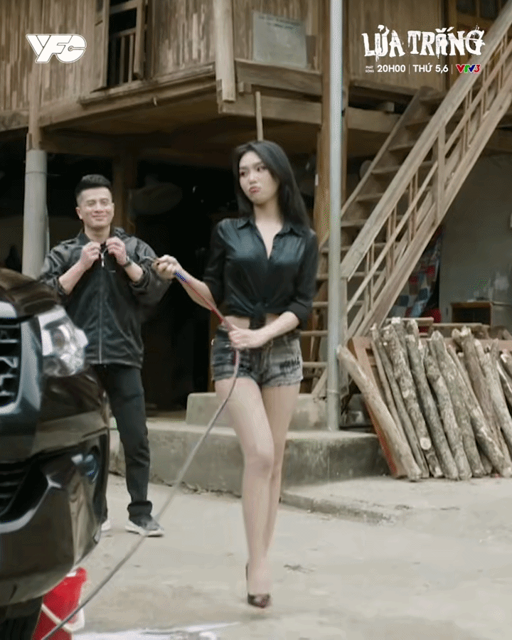 Vóc dáng mảnh mai cùng đôi chân thon dài của nữ diễn viên trẻ.