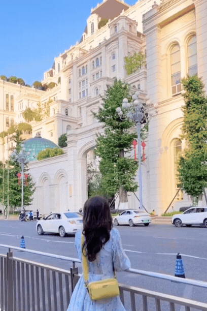 Quá nể pháp sư Trung Hoa: Xây chung cư rộng gấp 14 lần Tử Cấm Thành, 45 vạn người đang cùng sinh sống
