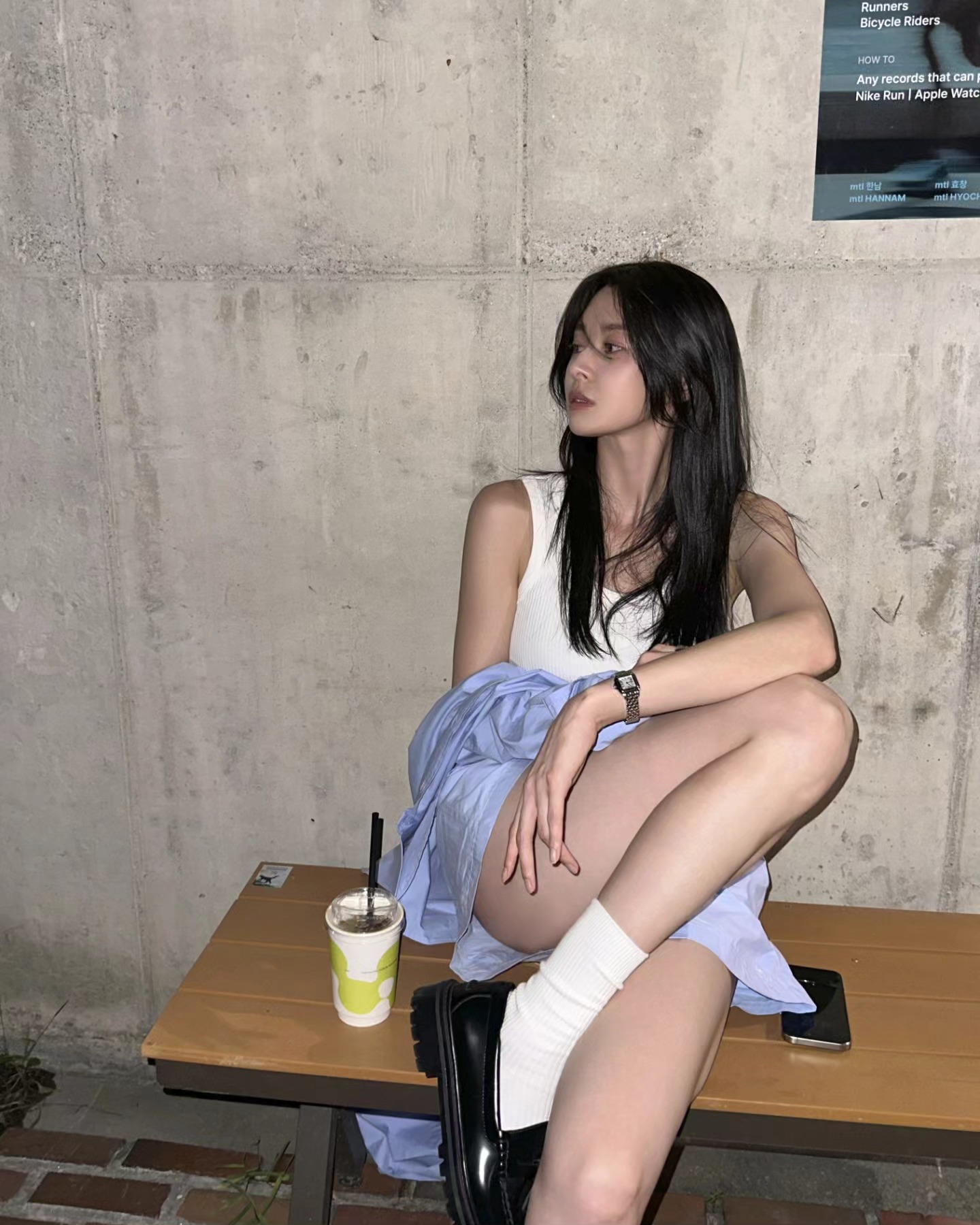 Tình tin đồn của Lee Jong Suk từng khoe body cực phẩm trên đường phố Việt Nam, visual khiến ai đứng cạnh cũng dễ bị lu mờ