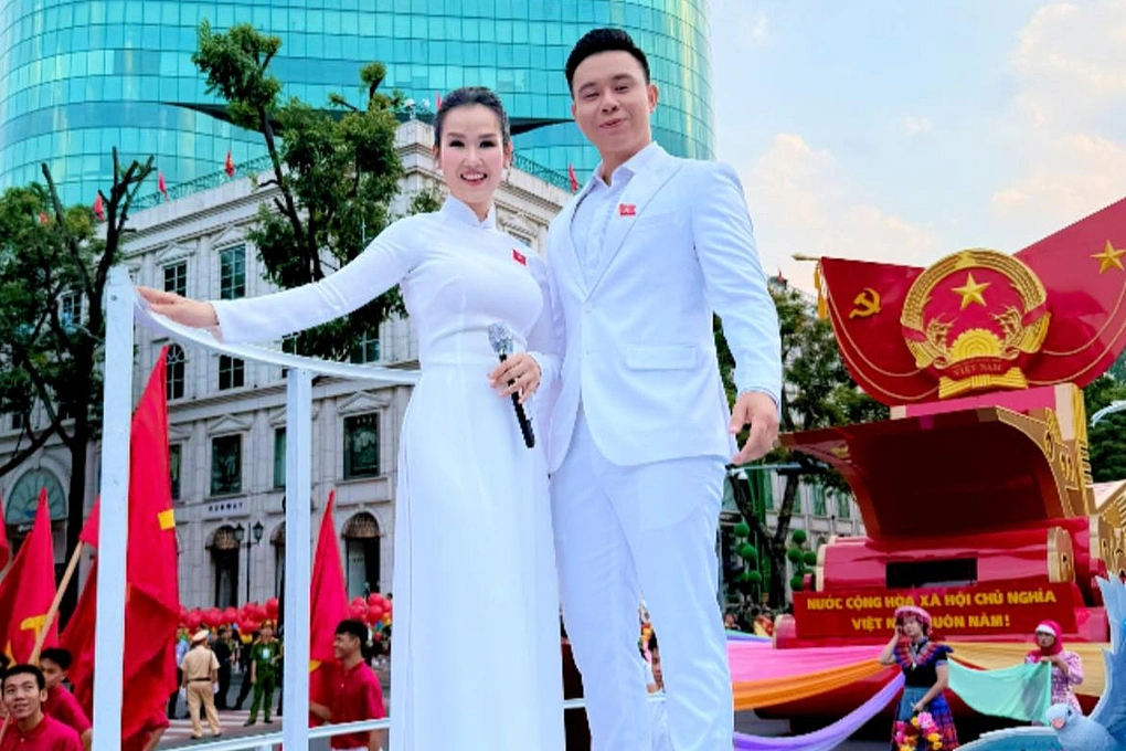 Đông Hùng cùng Võ Hạ Trâm mang đến màn trình diễn thành công với ca khúc Viết TIếp Câu Chuyện Hòa Bình