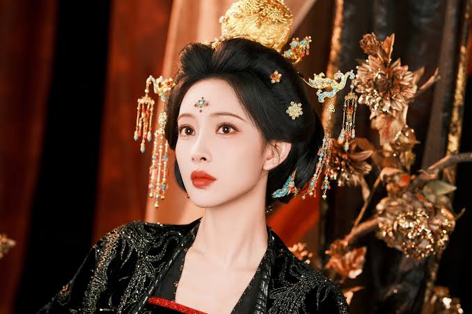 Nói về một màu thì mỹ nhân này vô địch showbiz: Makeup “4000 phim như 1”, đến miếng độn vai cũng dùng đi dùng lại