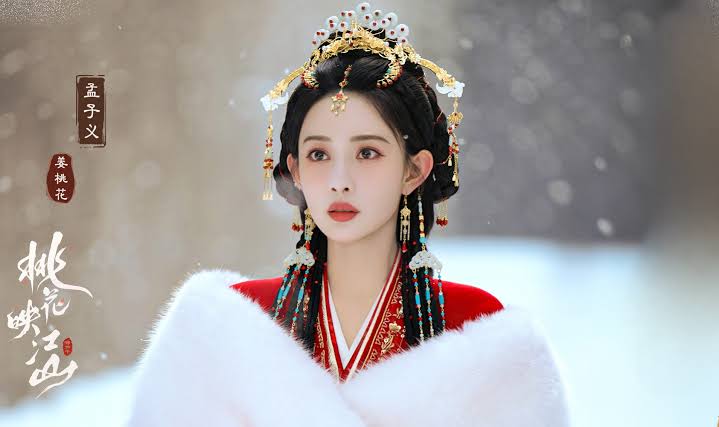 Nói về một màu thì mỹ nhân này vô địch showbiz: Makeup “4000 phim như 1”, đến miếng độn vai cũng dùng đi dùng lại