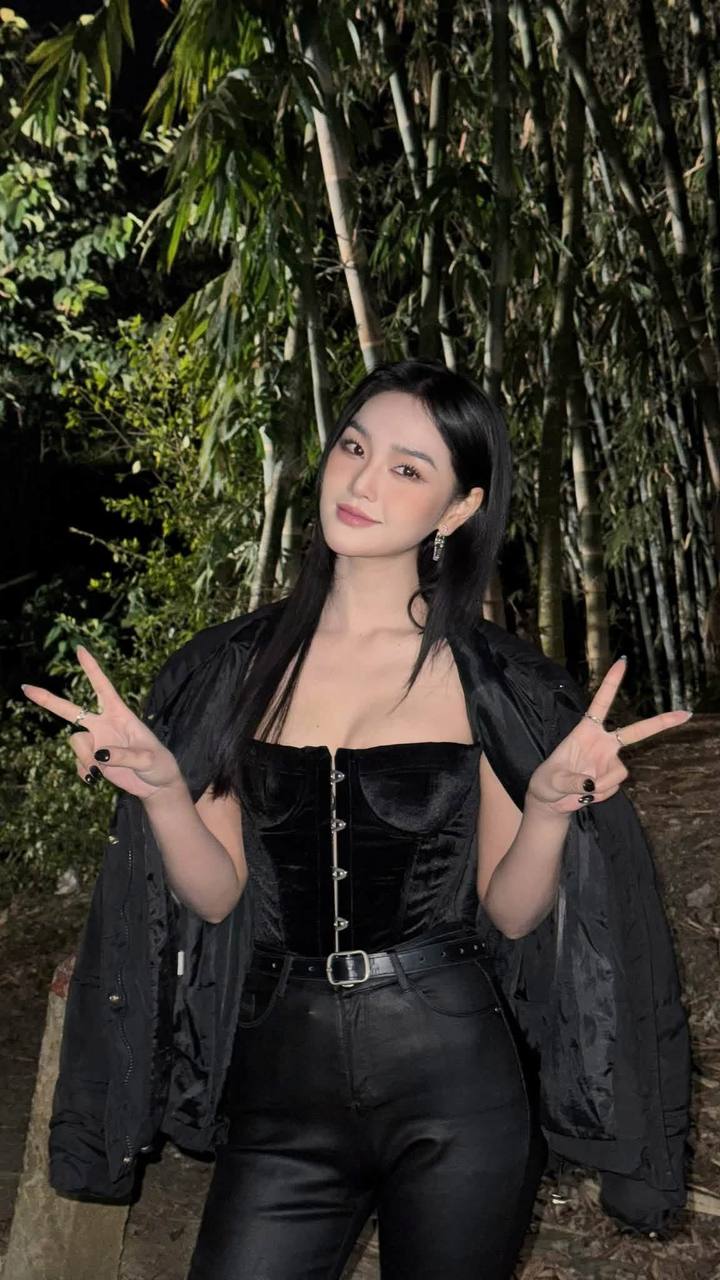 Tạo hình chất chơi của Cù Thị Trà trong Lửa Trắng.