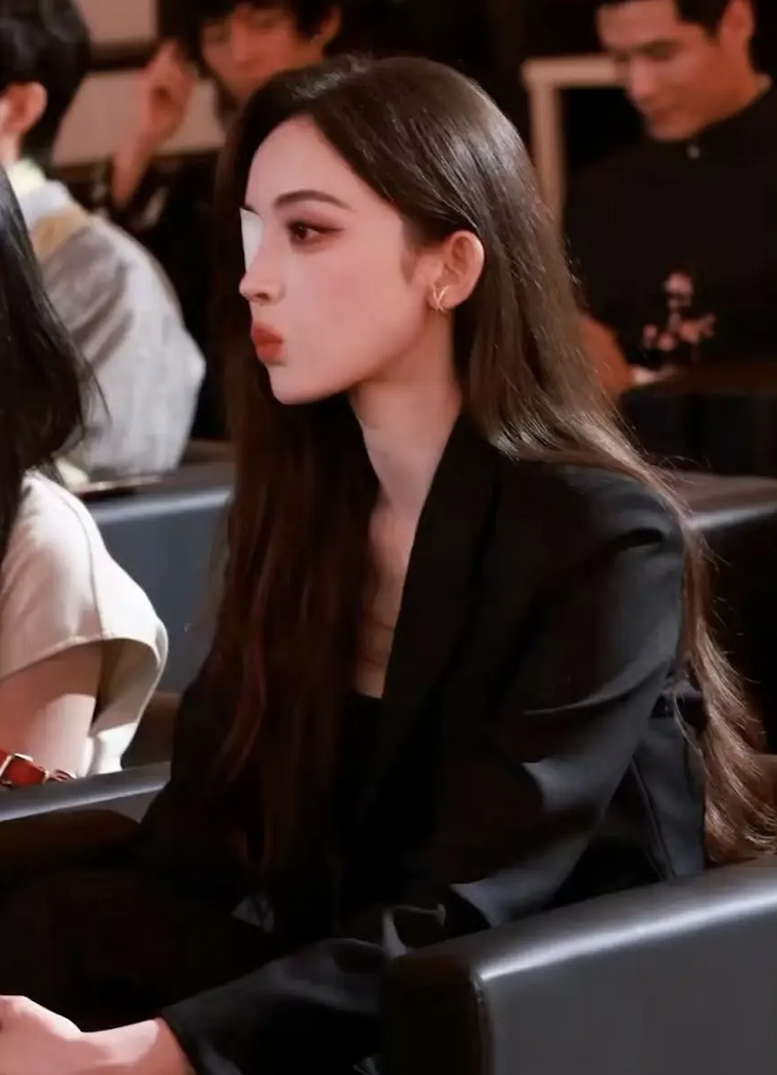 Điêu đứng trước