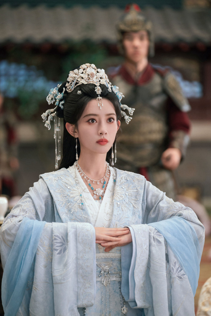 Nói về một màu thì mỹ nhân này vô địch showbiz: Makeup “4000 phim như 1”, đến miếng độn vai cũng dùng đi dùng lại