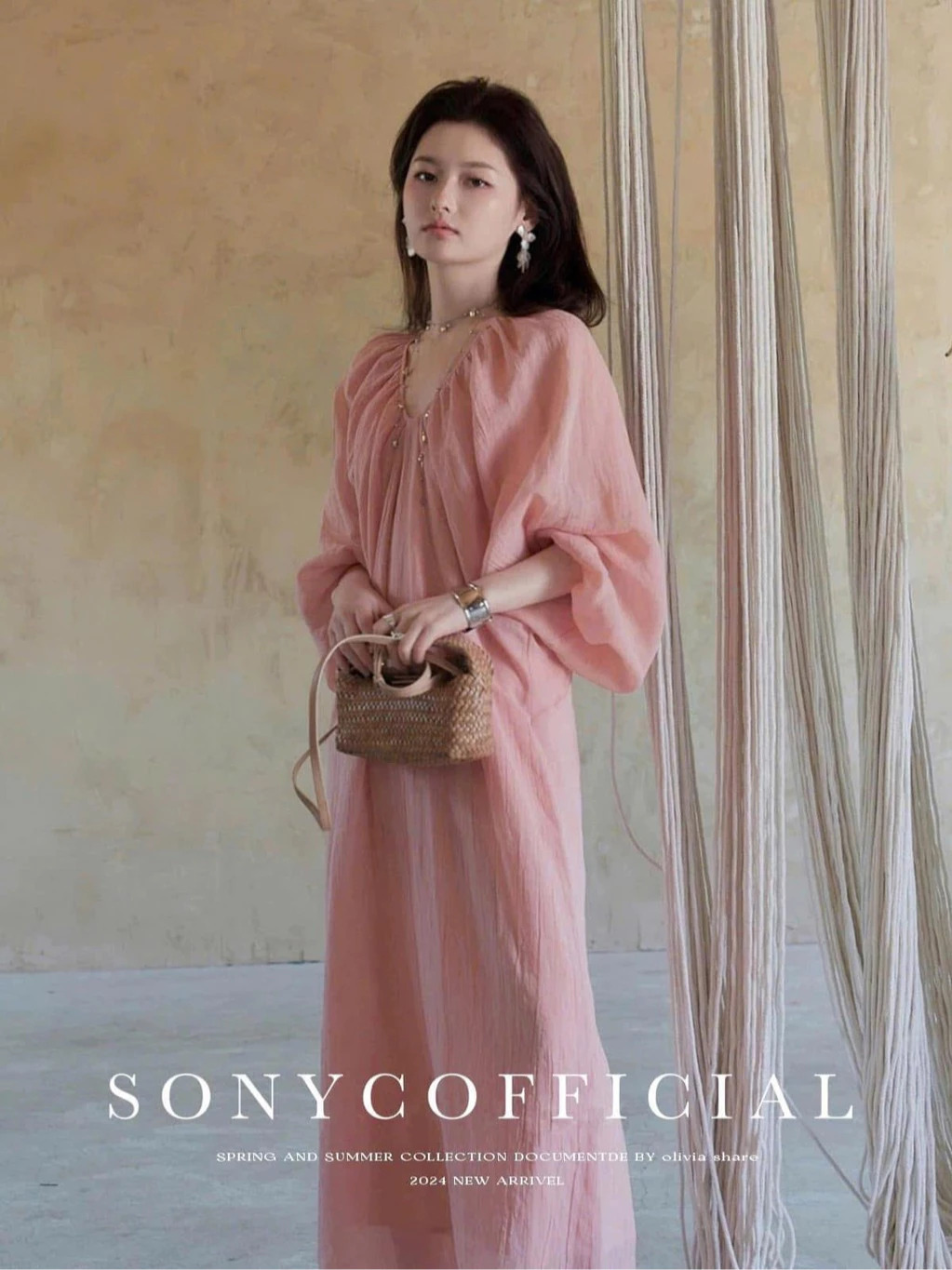 Mỹ nhân mang song thai vẫn đẹp
