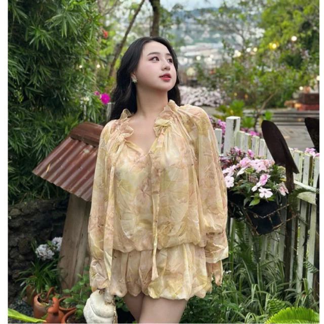 Mỹ nhân mang song thai vẫn đẹp