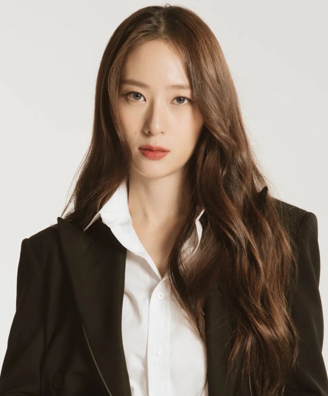 Sau khi f(x) dần ngừng hoạt động nhóm, Krystal chuyển trọng tâm sang diễn xuất.
