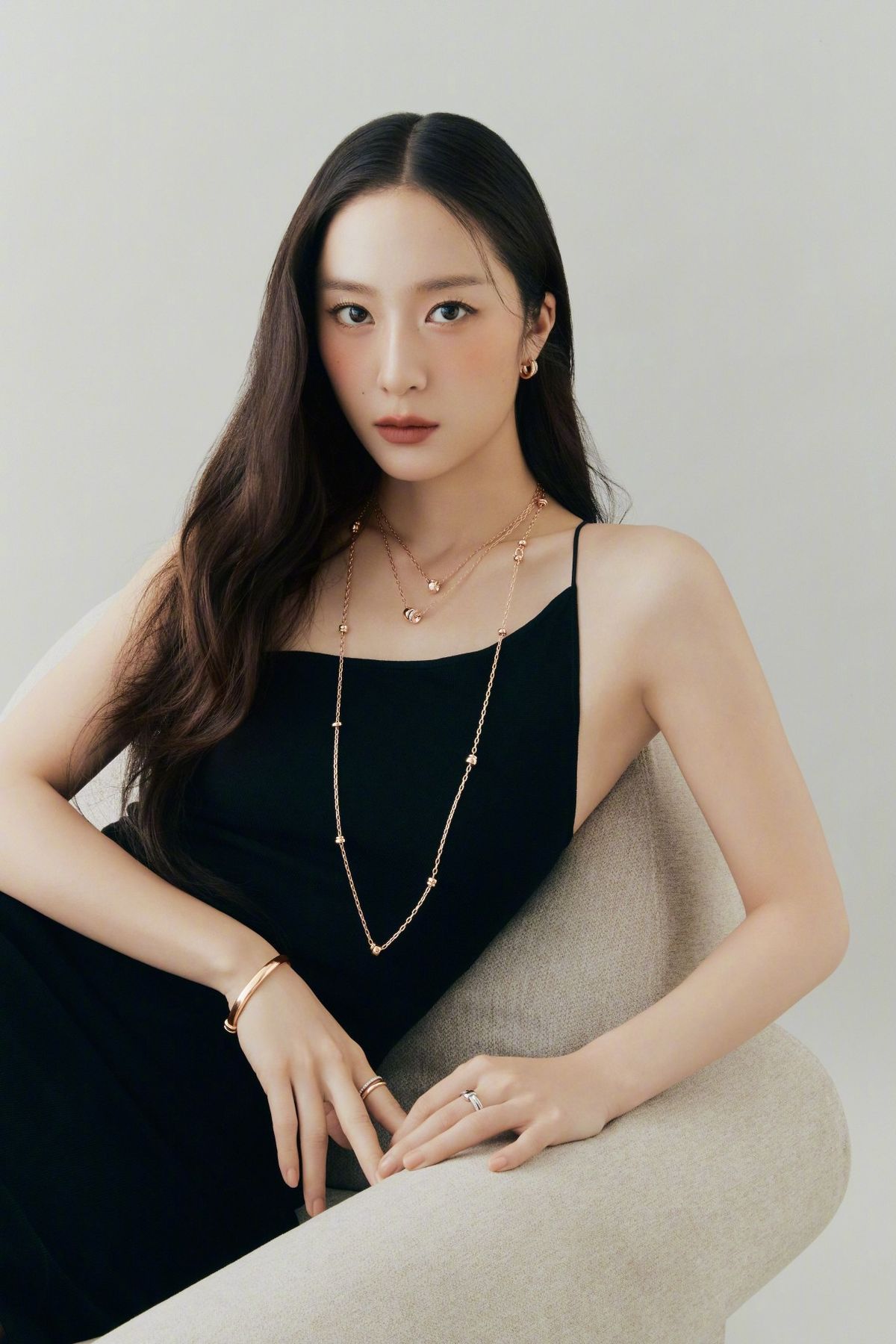 Việc theo đuổi phim ảnh cũng khiến hình ảnh của Krystal thay đổi rõ rệt