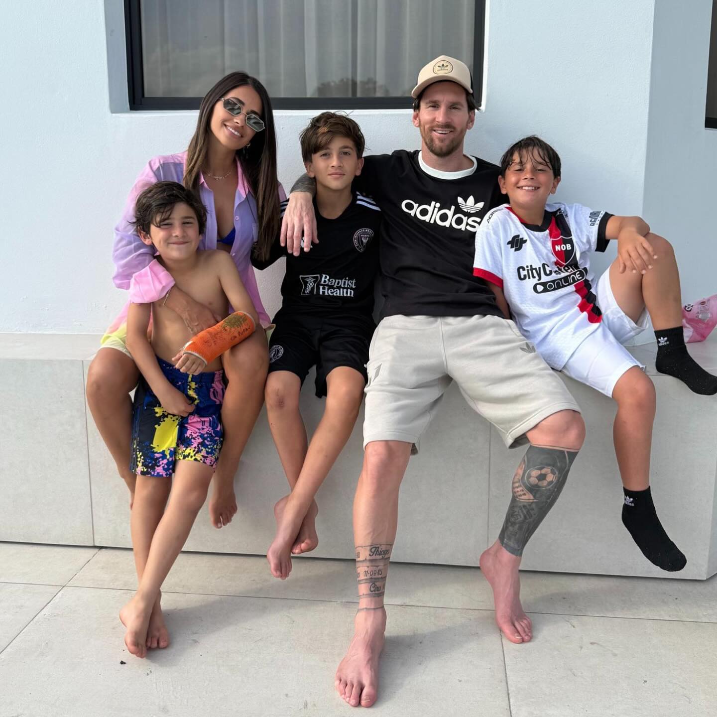 Loạt hình xăm của Messi: Mỗi nét mực mỗi chương cuộc đời, một lá bài may mắn yểm trên ống đồng