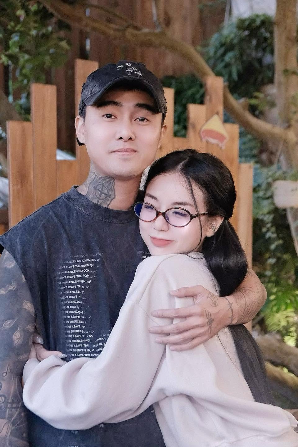 Nam rapper từng đi bán vé số, cưới mẹ đơn thân 2 con: Từng chia tay trong im lặng, bí mật yêu lại không ai hay