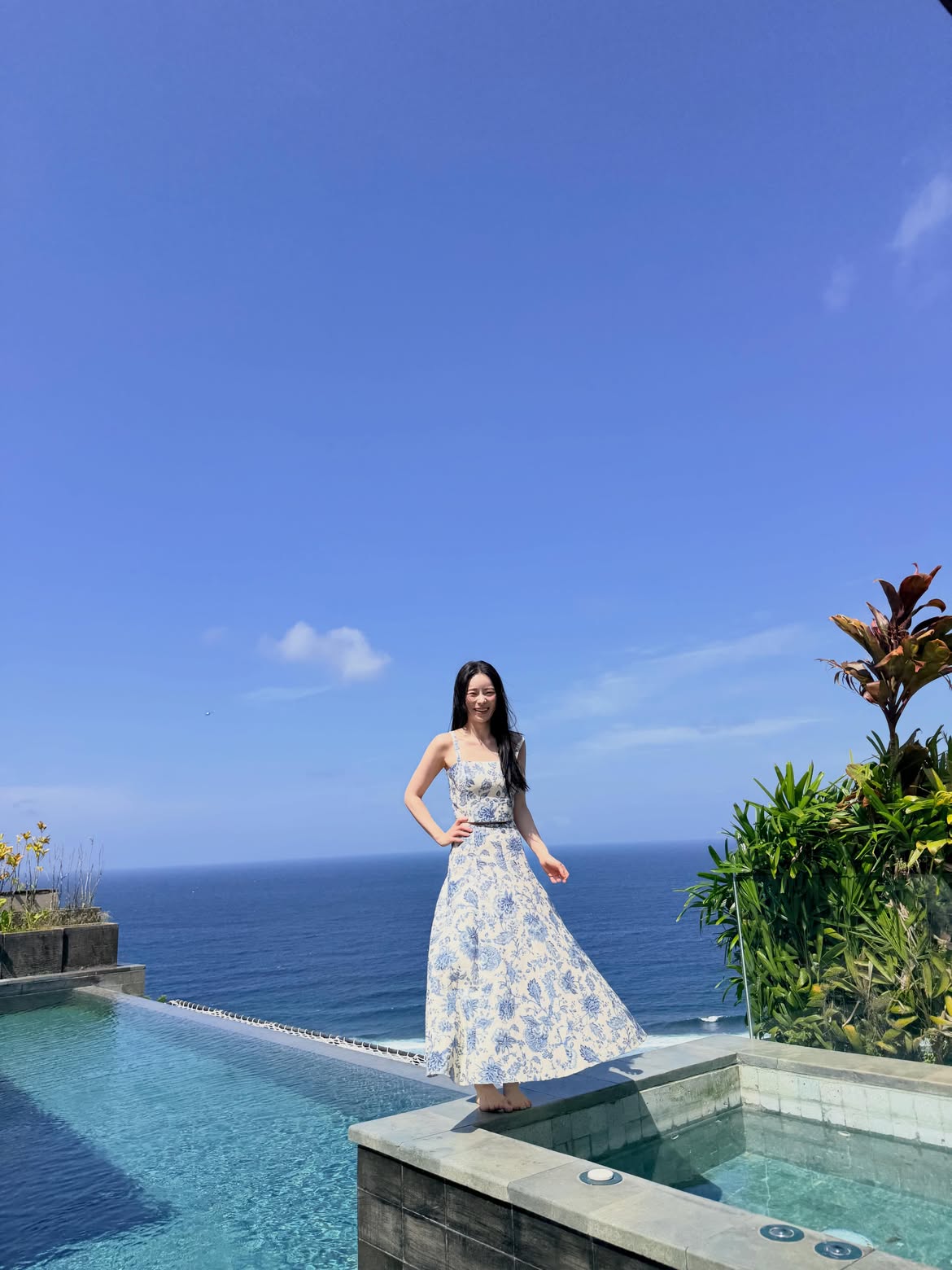 Mỹ nhân showbiz 36 tuổi mà visual tươi rói tựa nắng hè, nhìn style còn tưởng cô là gái đôi mươi