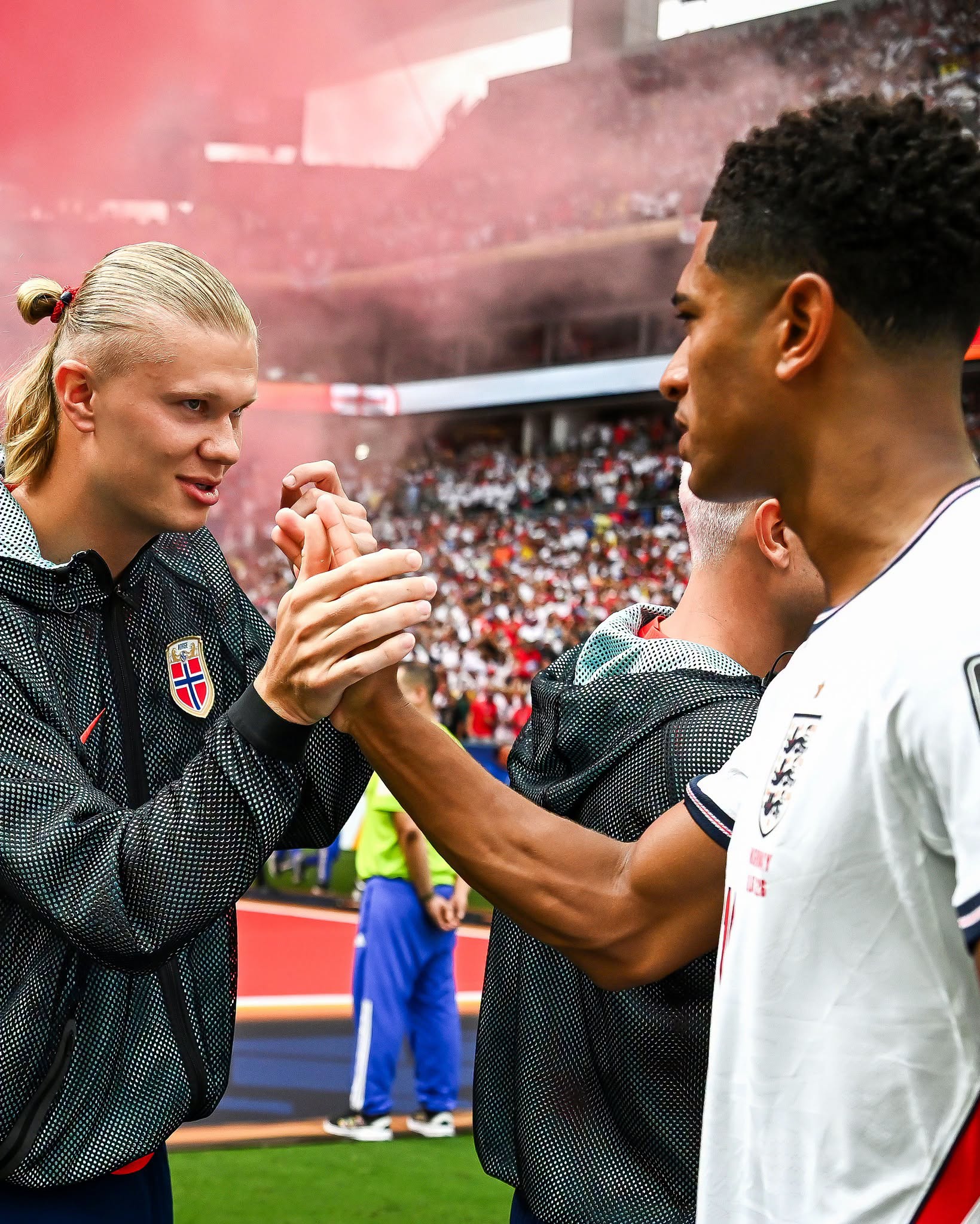 Jude Bellingham và đồng đội vừa tiễn bạn thân Erling Haaland cùng tuyển Na Uy về nước (Ảnh: Getty)