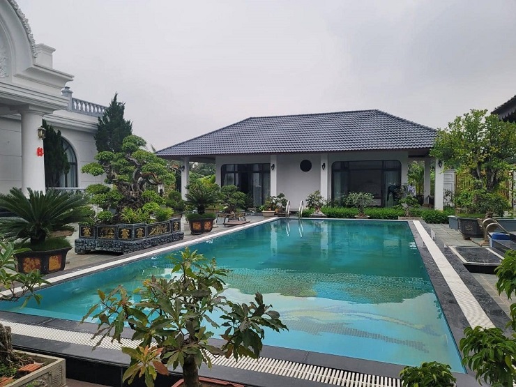 Khu bể bơi.